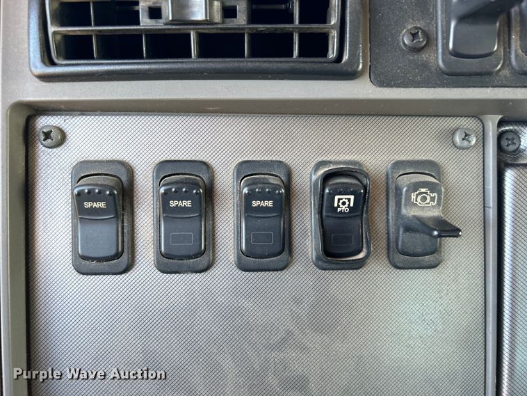 image for item DO6461 2013 Kenworth T270 utility / service truck