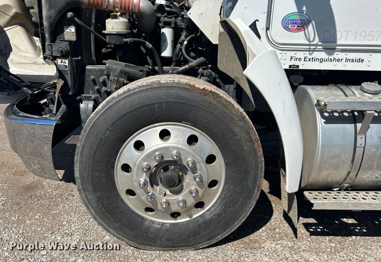 image for item DO6461 2013 Kenworth T270 utility / service truck