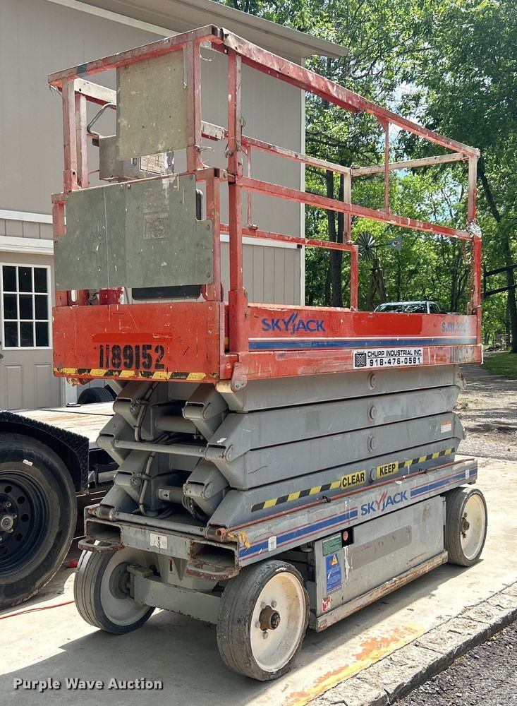 image for item DO6479 2011 SkyJack SJIII 3226 scissor lift