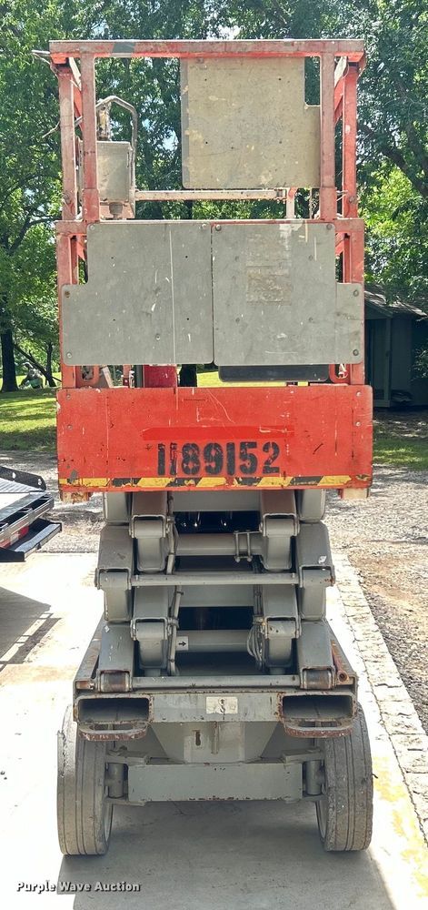 image for item DO6479 2011 SkyJack SJIII 3226 scissor lift