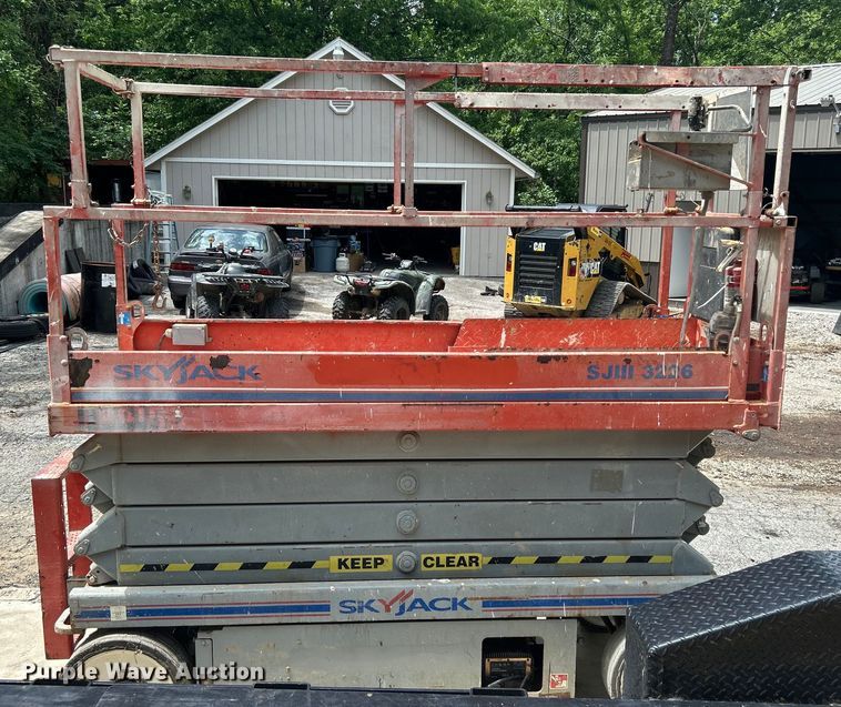image for item DO6479 2011 SkyJack SJIII 3226 scissor lift
