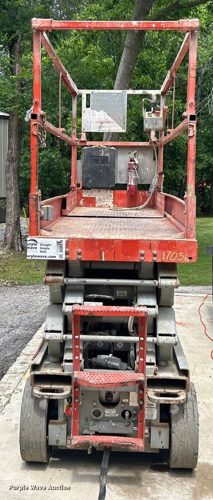 image for item DO6479 2011 SkyJack SJIII 3226 scissor lift