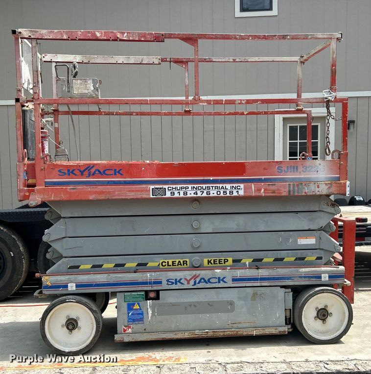 image for item DO6479 2011 SkyJack SJIII 3226 scissor lift