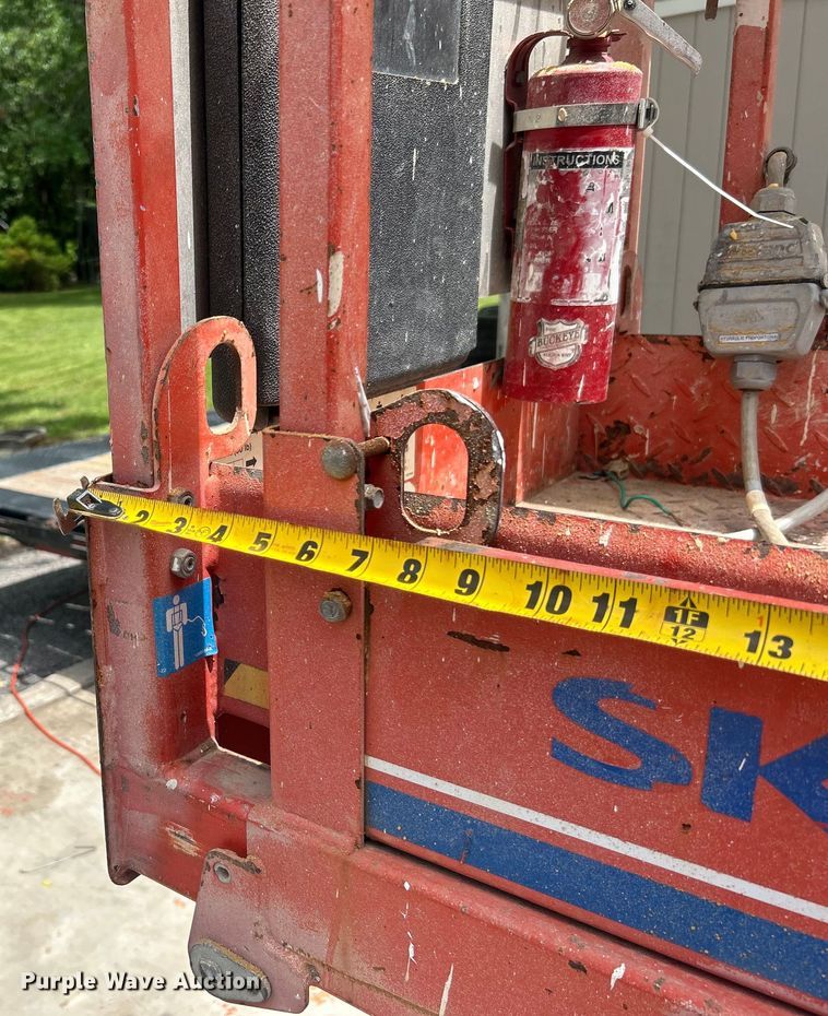 image for item DO6479 2011 SkyJack SJIII 3226 scissor lift