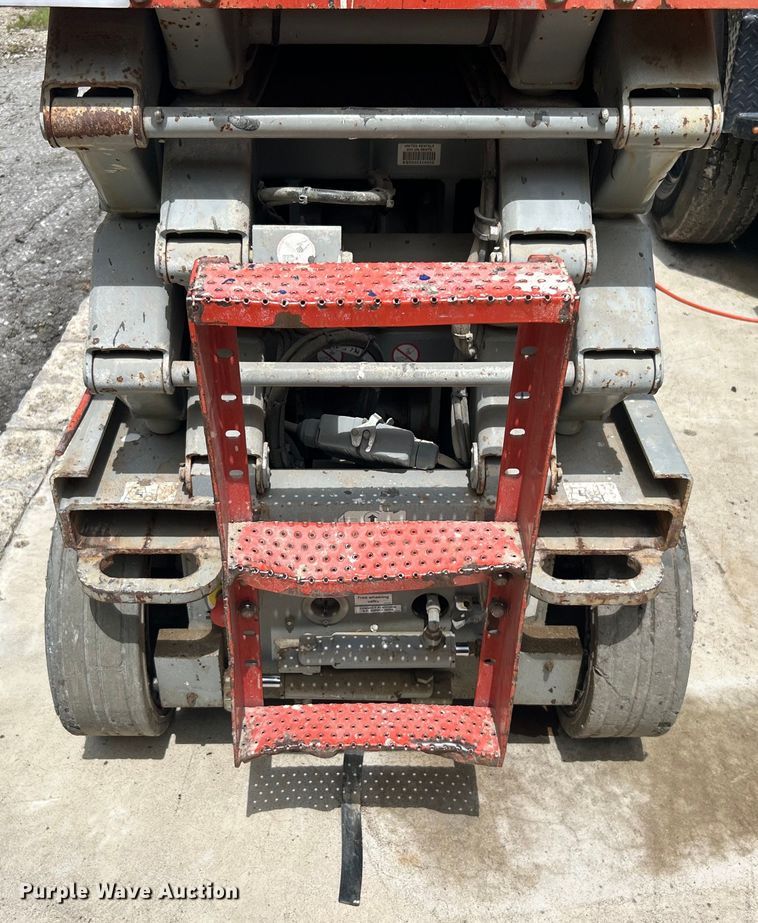 image for item DO6479 2011 SkyJack SJIII 3226 scissor lift