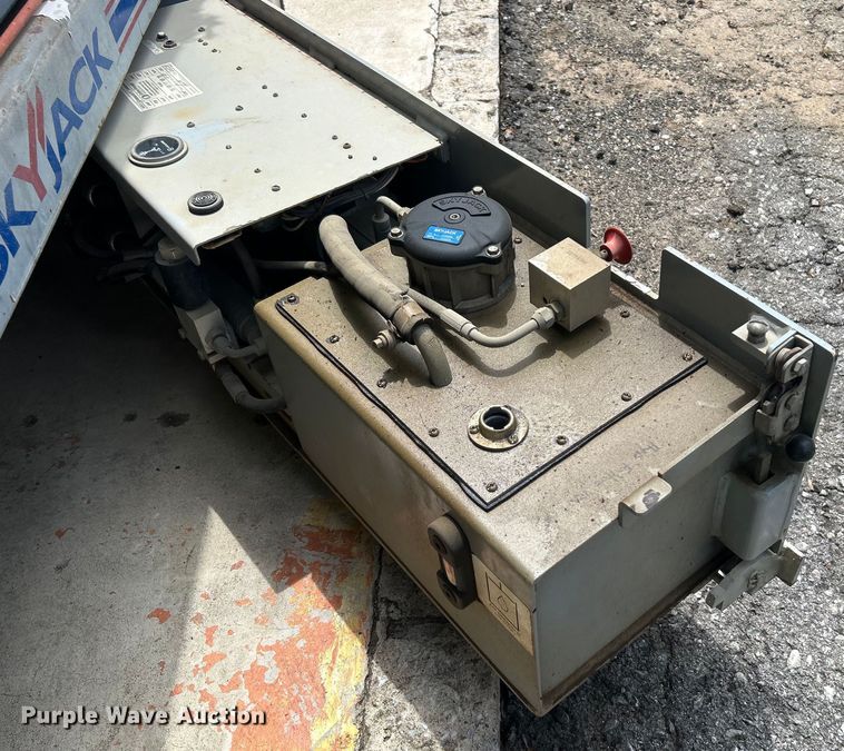 image for item DO6479 2011 SkyJack SJIII 3226 scissor lift