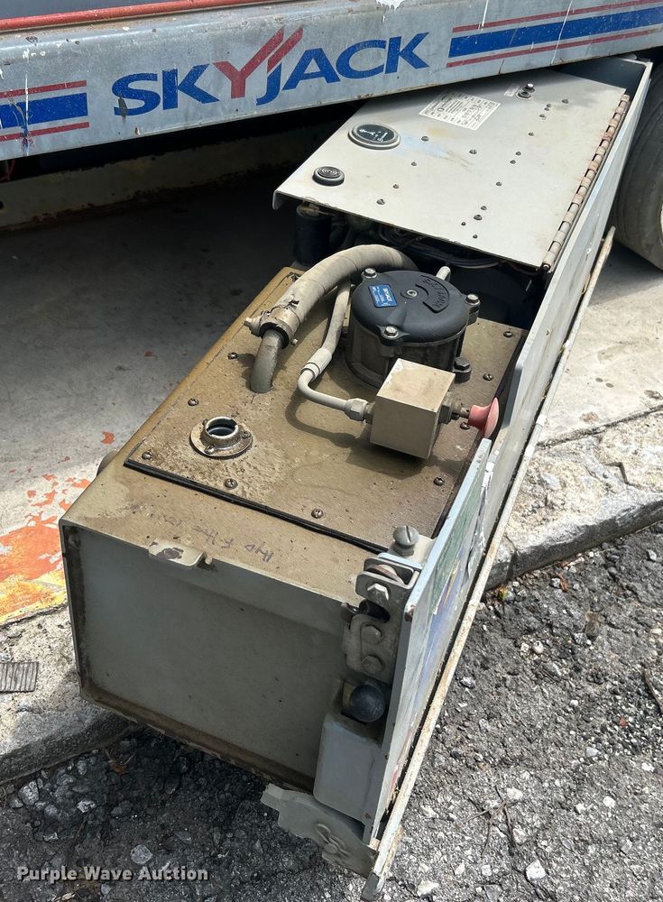 image for item DO6479 2011 SkyJack SJIII 3226 scissor lift