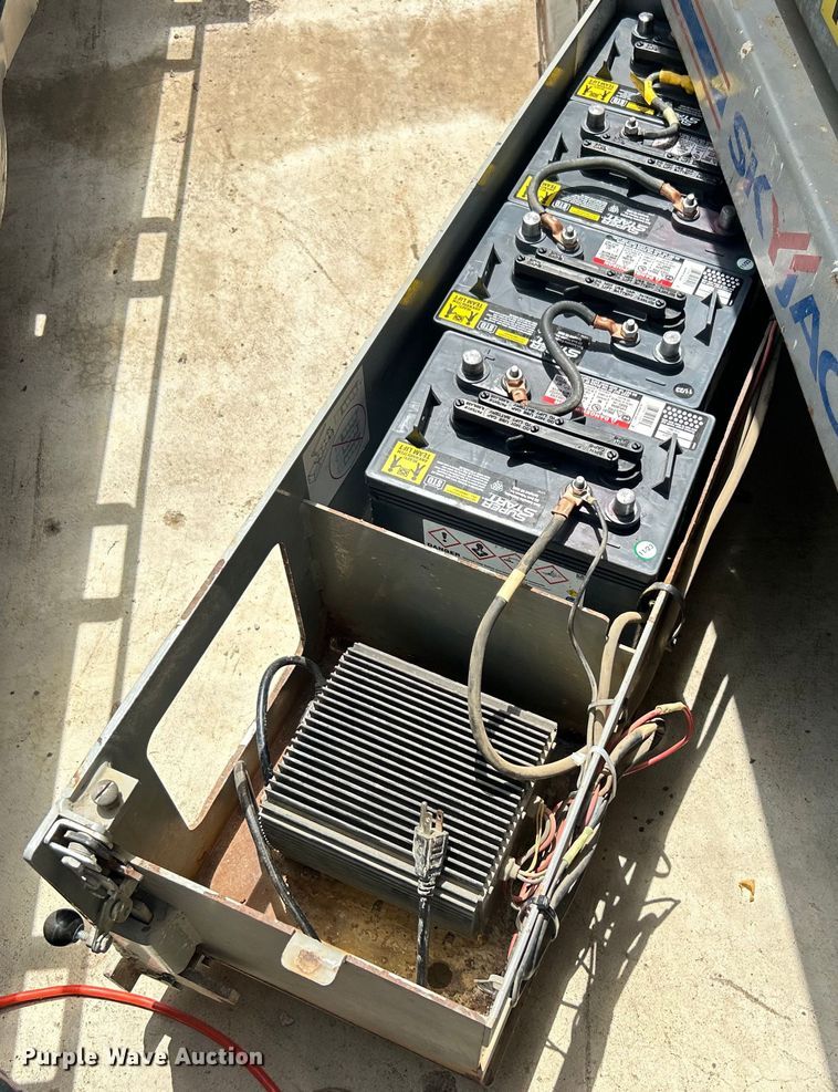 image for item DO6479 2011 SkyJack SJIII 3226 scissor lift