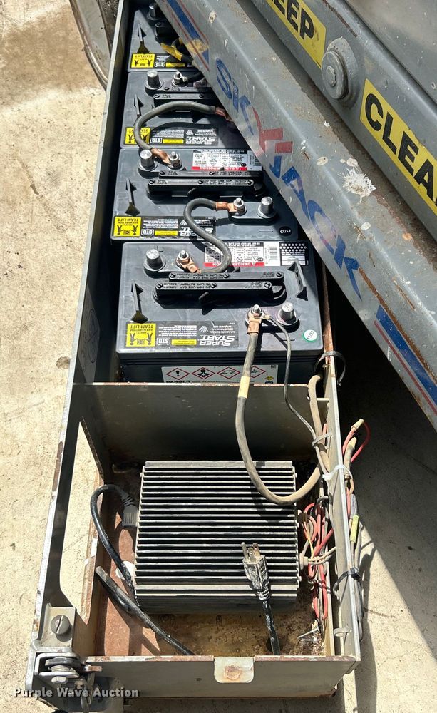 image for item DO6479 2011 SkyJack SJIII 3226 scissor lift