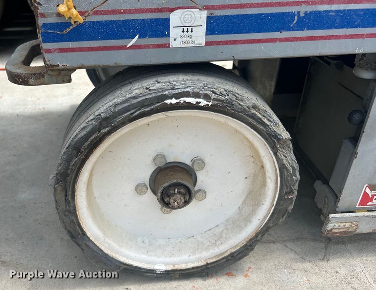 image for item DO6479 2011 SkyJack SJIII 3226 scissor lift