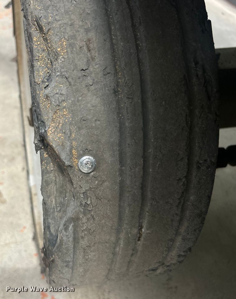 image for item DO6479 2011 SkyJack SJIII 3226 scissor lift