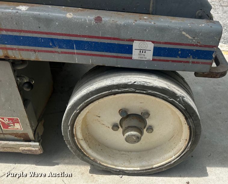 image for item DO6479 2011 SkyJack SJIII 3226 scissor lift