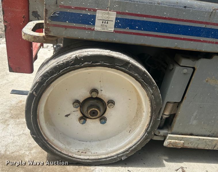 image for item DO6479 2011 SkyJack SJIII 3226 scissor lift