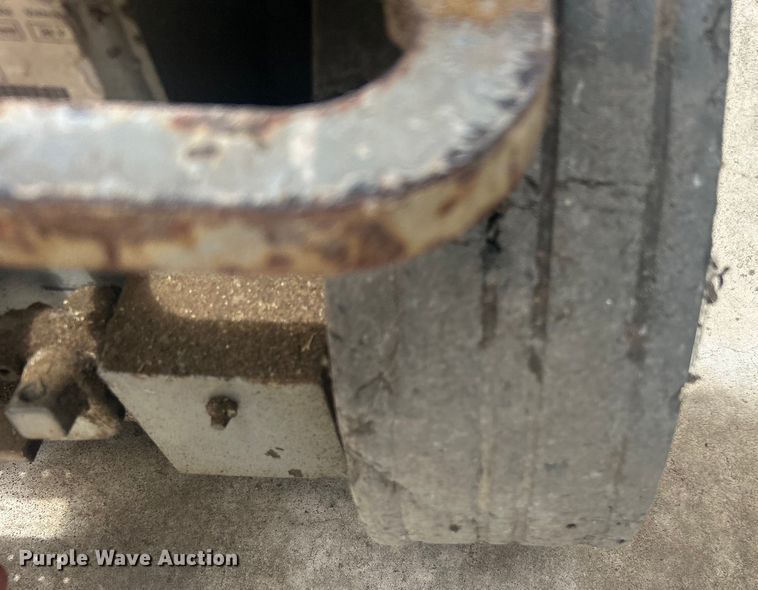 image for item DO6479 2011 SkyJack SJIII 3226 scissor lift