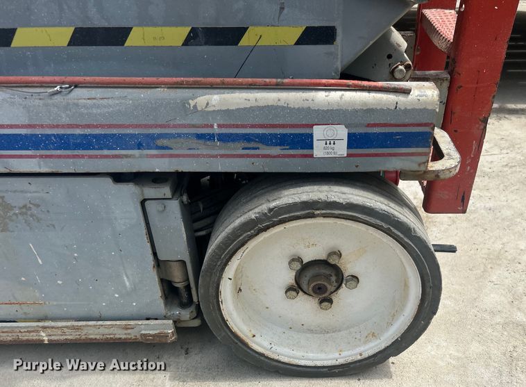 image for item DO6479 2011 SkyJack SJIII 3226 scissor lift