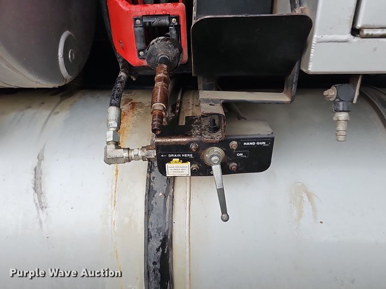 image for item DP0862 1998 Ford L8501 sewer jetter truck