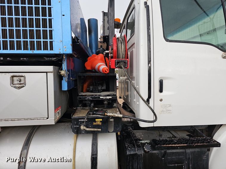 image for item DP0862 1998 Ford L8501 sewer jetter truck