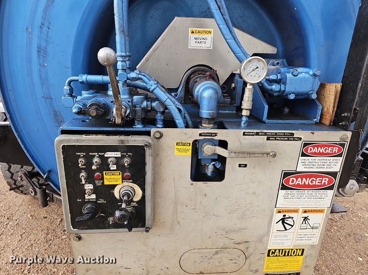 image for item DP0862 1998 Ford L8501 sewer jetter truck