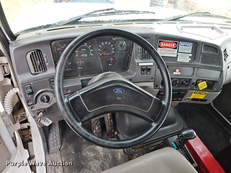 image for item DP0862 1998 Ford L8501 sewer jetter truck