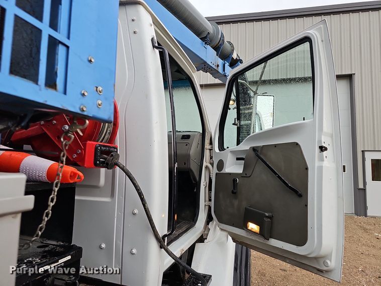 image for item DP0862 1998 Ford L8501 sewer jetter truck