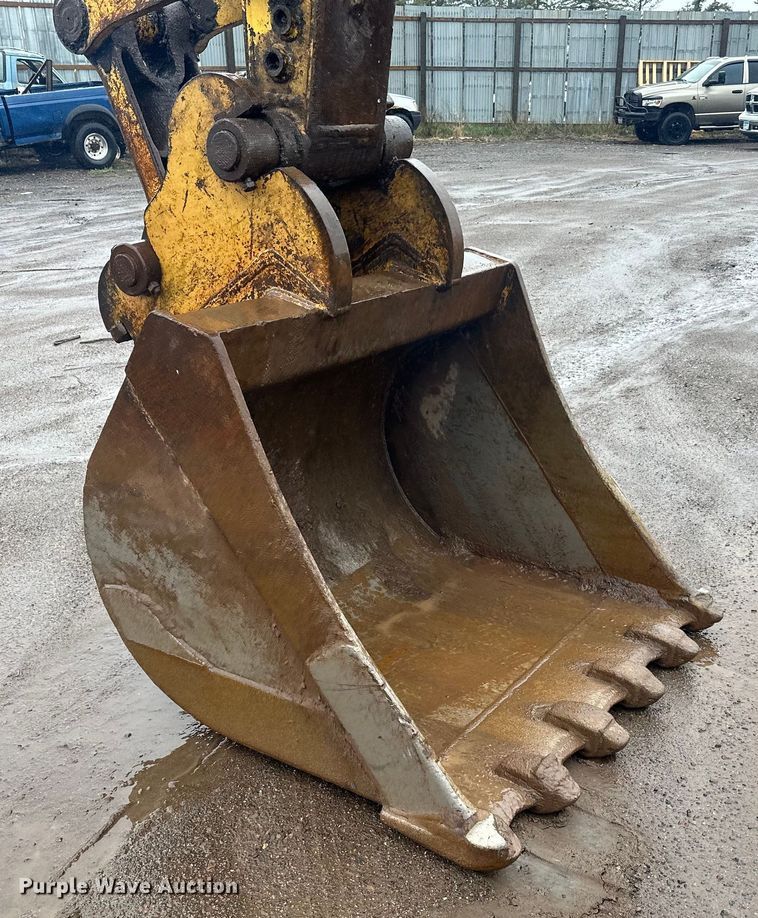 image for item DQ0801 Komatsu PC200LC excavator