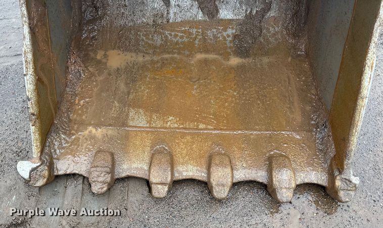 image for item DQ0801 Komatsu PC200LC excavator