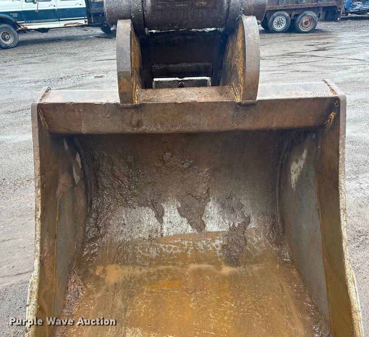 image for item DQ0801 Komatsu PC200LC excavator