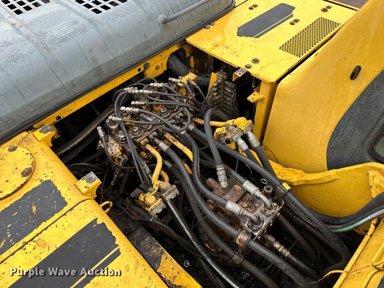 image for item DQ0801 Komatsu PC200LC excavator