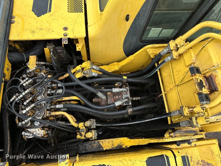 image for item DQ0801 Komatsu PC200LC excavator