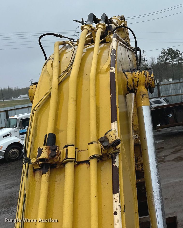 image for item DQ0801 Komatsu PC200LC excavator