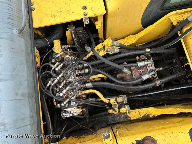 image for item DQ0801 Komatsu PC200LC excavator
