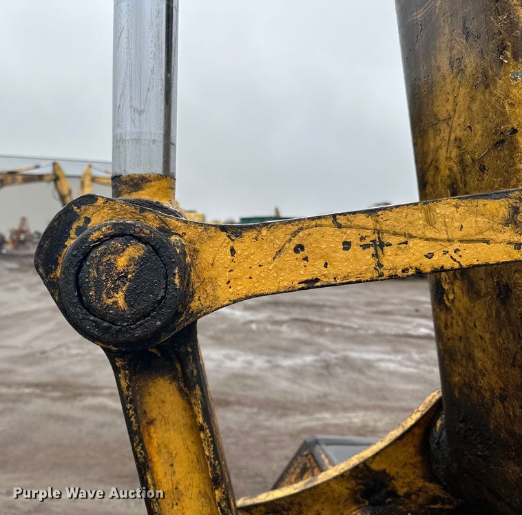 image for item DQ0802 1991 John Deere 590D excavator