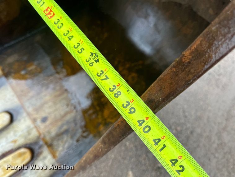 image for item DQ0802 1991 John Deere 590D excavator