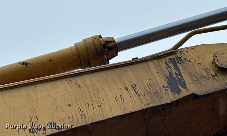 image for item DQ0802 1991 John Deere 590D excavator