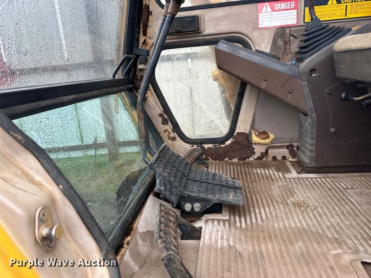 image for item DQ0802 1991 John Deere 590D excavator