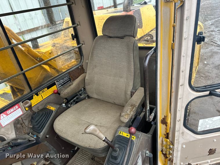 image for item DQ0802 1991 John Deere 590D excavator