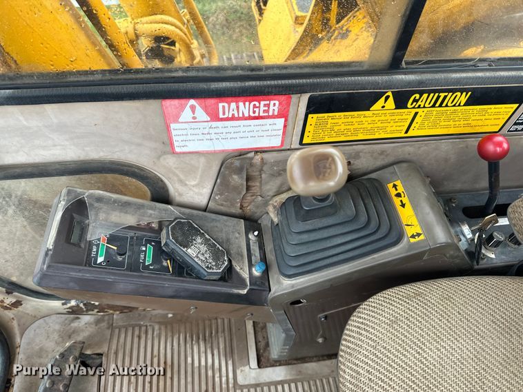 image for item DQ0802 1991 John Deere 590D excavator