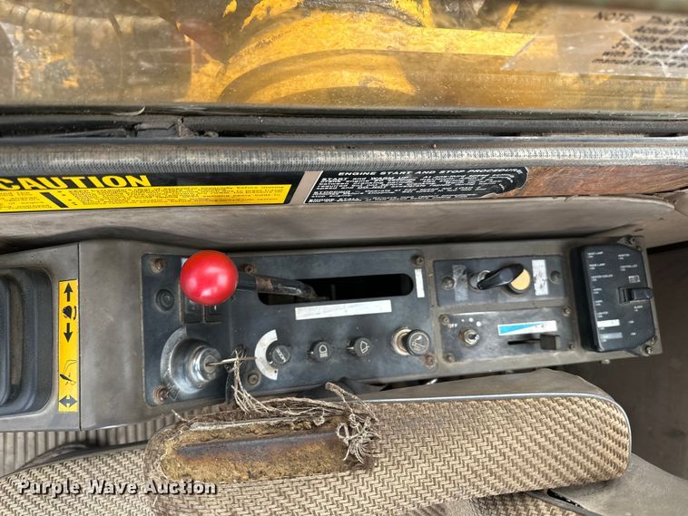 image for item DQ0802 1991 John Deere 590D excavator