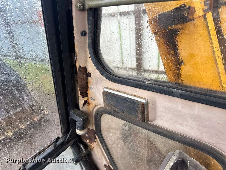 image for item DQ0802 1991 John Deere 590D excavator