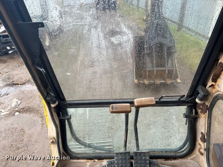 image for item DQ0802 1991 John Deere 590D excavator