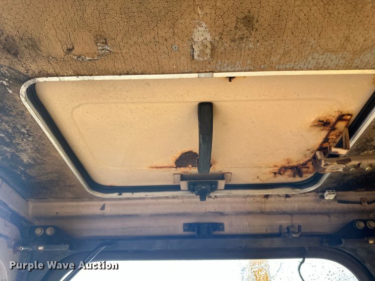 image for item DQ0802 1991 John Deere 590D excavator