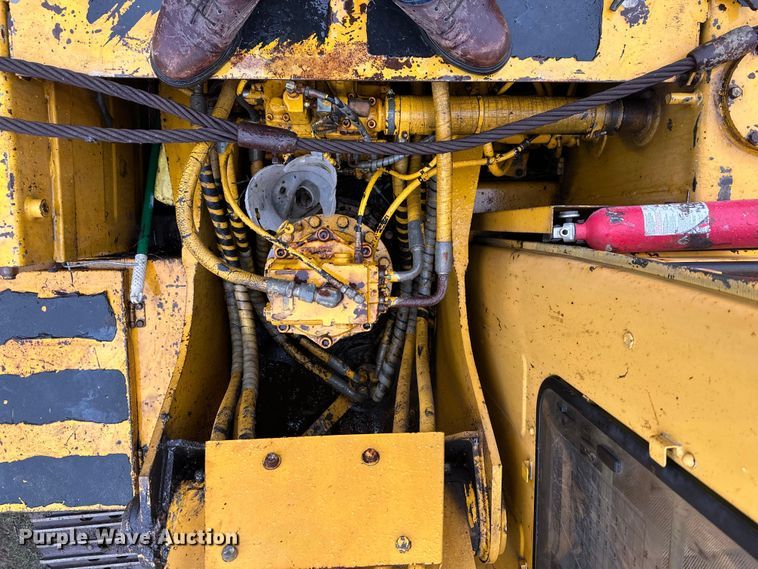 image for item DQ0802 1991 John Deere 590D excavator