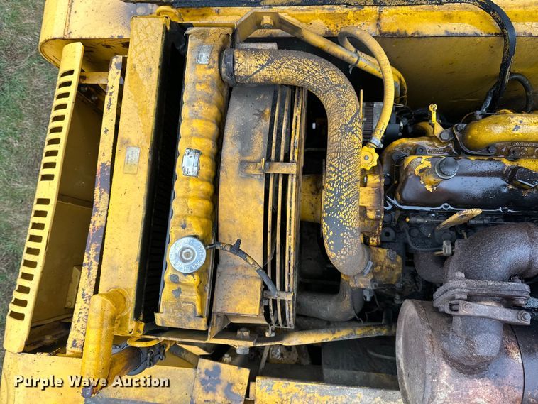 image for item DQ0802 1991 John Deere 590D excavator