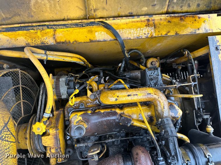 image for item DQ0802 1991 John Deere 590D excavator