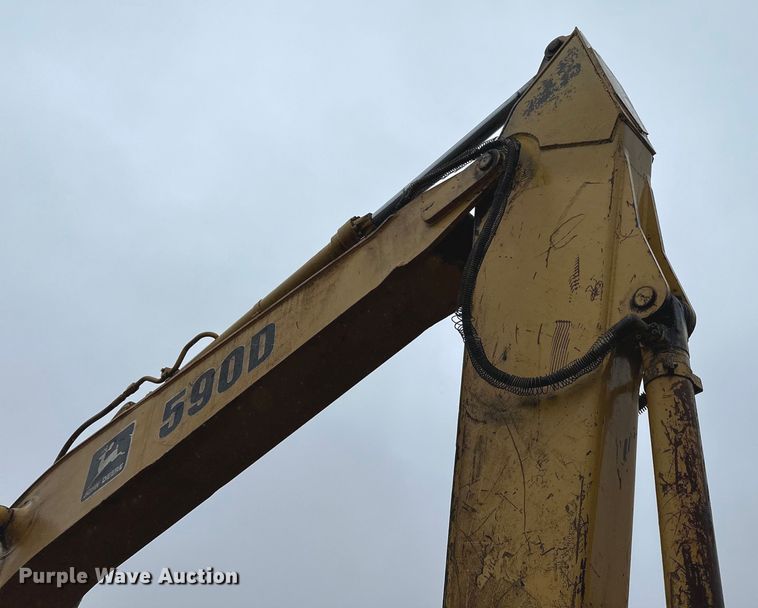 image for item DQ0804 John Deere 590D excavator