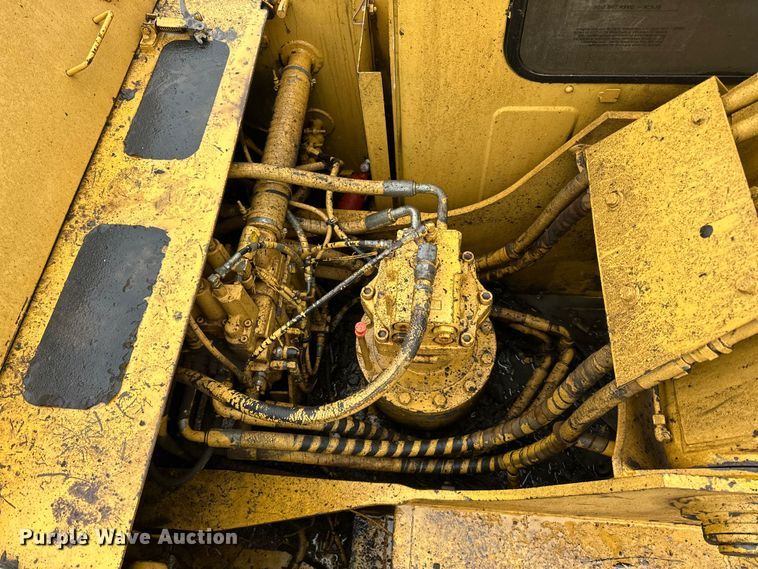 image for item DQ0804 John Deere 590D excavator