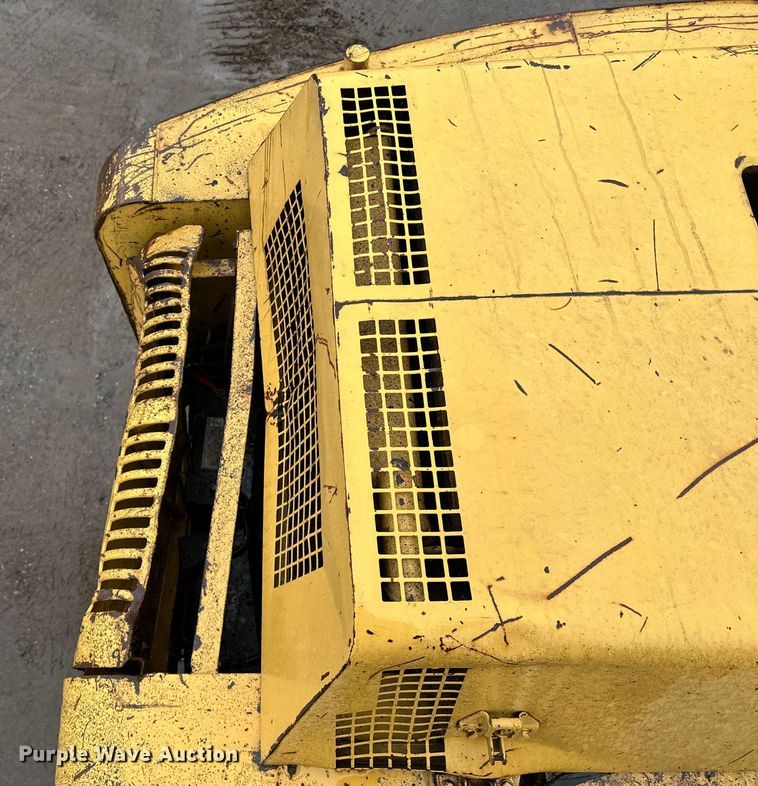 image for item DQ0804 John Deere 590D excavator