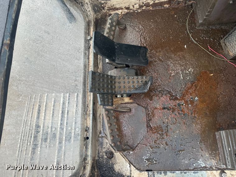 image for item DQ0804 John Deere 590D excavator