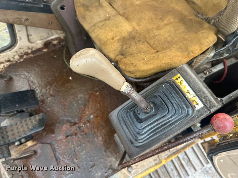 image for item DQ0804 John Deere 590D excavator