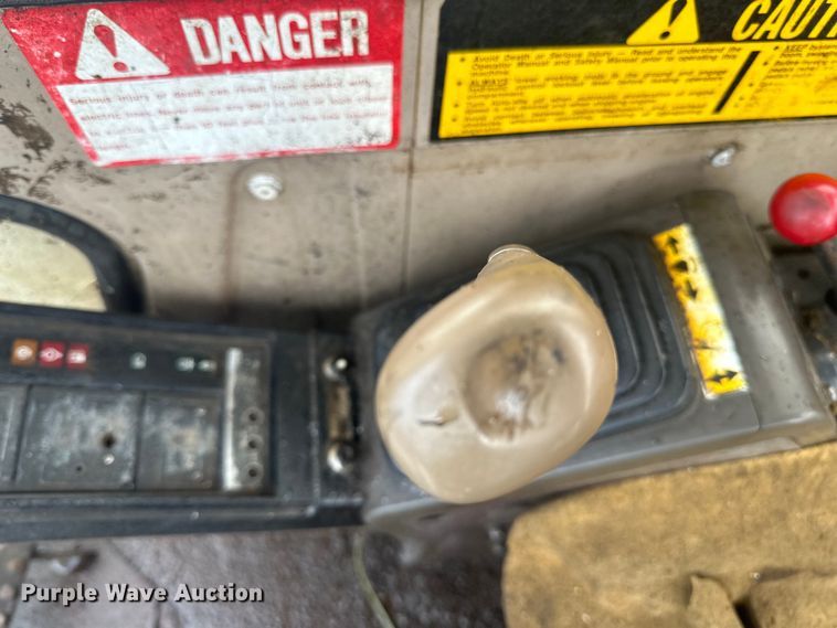 image for item DQ0804 John Deere 590D excavator